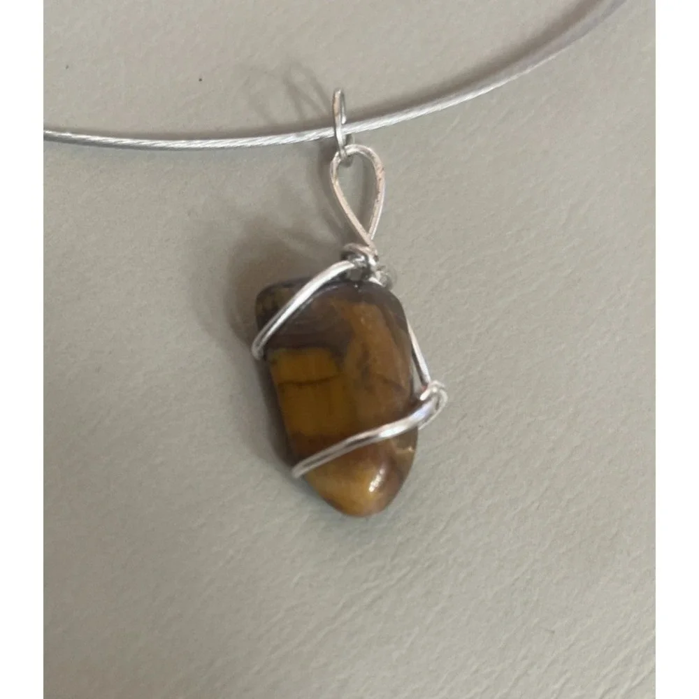 Lot of 2 Artisan Choker Necklaces &Pendants Petrified Wood Heart Wire Beads‎